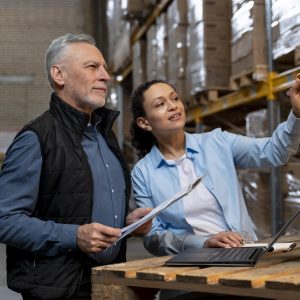 employees-working-warehouse